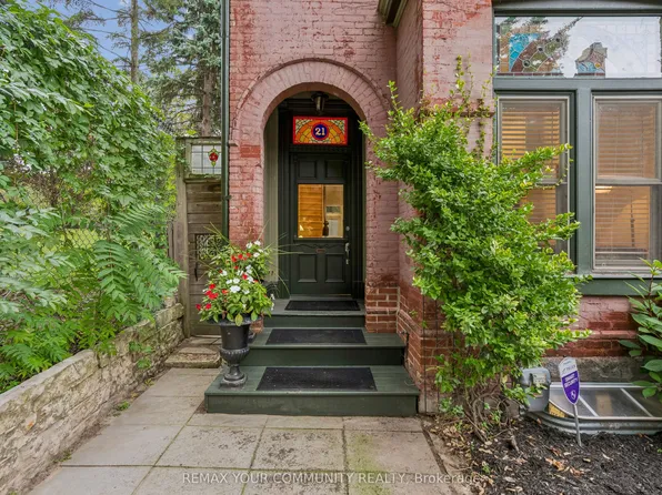 21 Laurier Ave E, Toronto, ON M4X 1S2