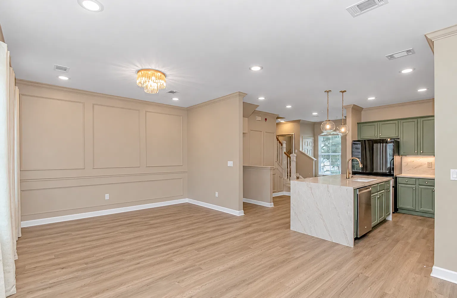 3 bed, 2.5 bath, 1344 sqft, $2,400 — Photo 4