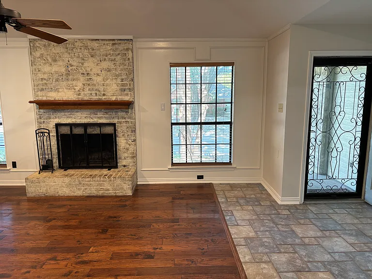 Entry/Living Room