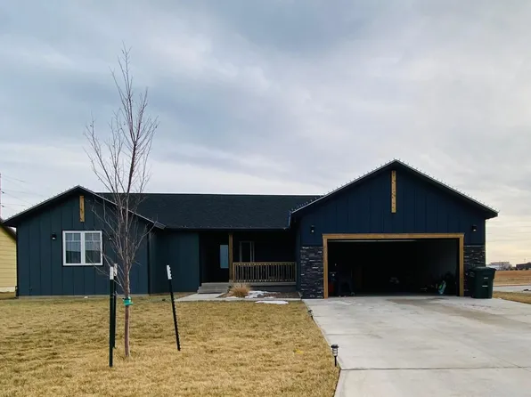 1007 Lonesome Ct, Dodge City, KS 67801