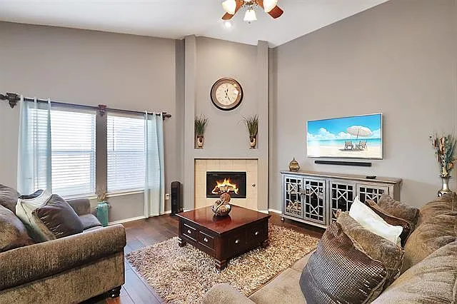 3 bed, 1730 sqft, $2,250 — Photo 3