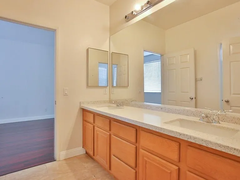 2845 Sawgrass Dr — Photo 17