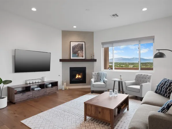 9 Via Vitae, Santa Fe, NM 87507