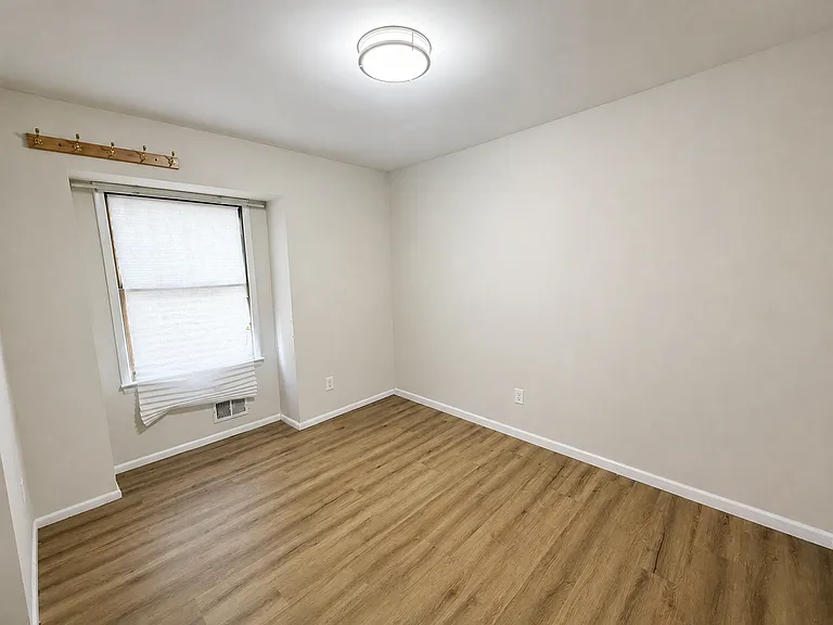 10 Cambridge Dr — Photo 8