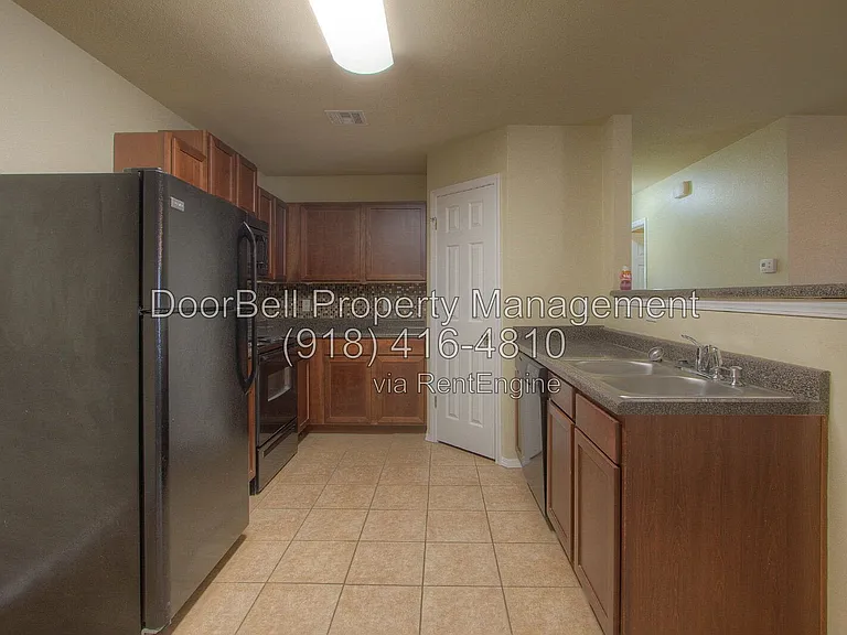 5807 N 34th St — Photo 8