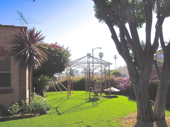 Garden w/firepit