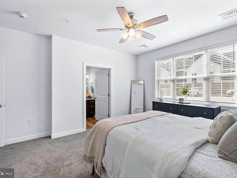 1014 Crew St #102 — Photo 22