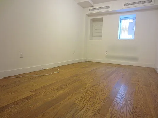 Rented by Link NY Realty | media 1