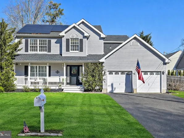 584 Coral Ln, Manahawkin, NJ 08050