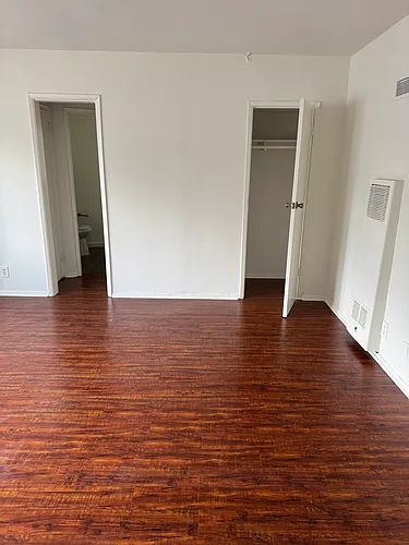 720 Crenshaw Blvd #6 Photo 1