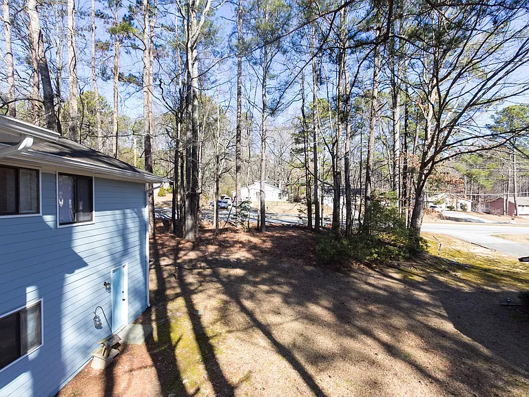 1169 Hillcrest Ct — Photo 6
