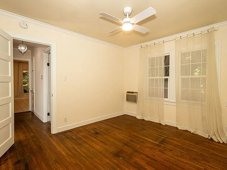 812 N June St — Photo 24