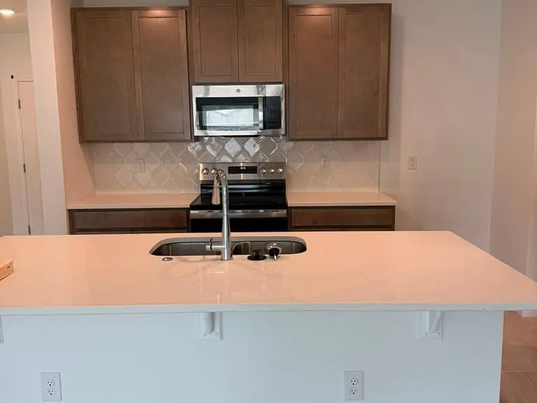 459 Thompson Village Ave #MAIN — Photo 7
