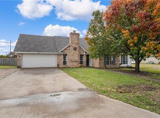 180 Quail Run Dr, Woodway, TX 76712