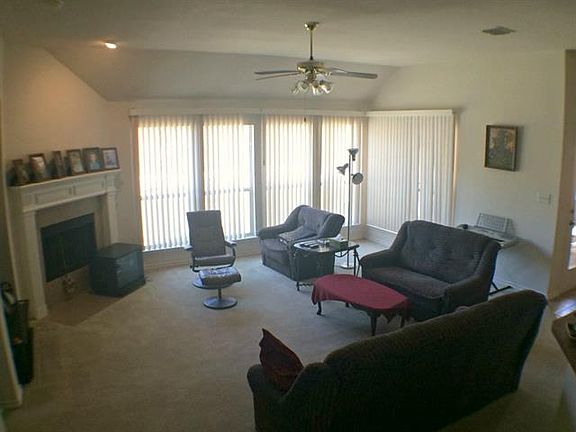 4th image of 1009 Fountain Dr