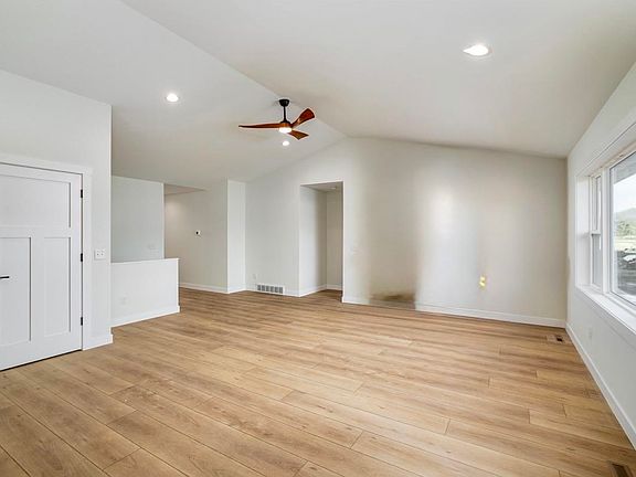 2nd image of 207 N Lawrence Ave