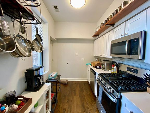 2nd image of 5626 N Clark St APT 3N