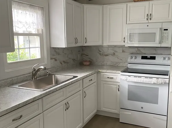 11 Chestnut St APT 2, Dudley, MA 01571