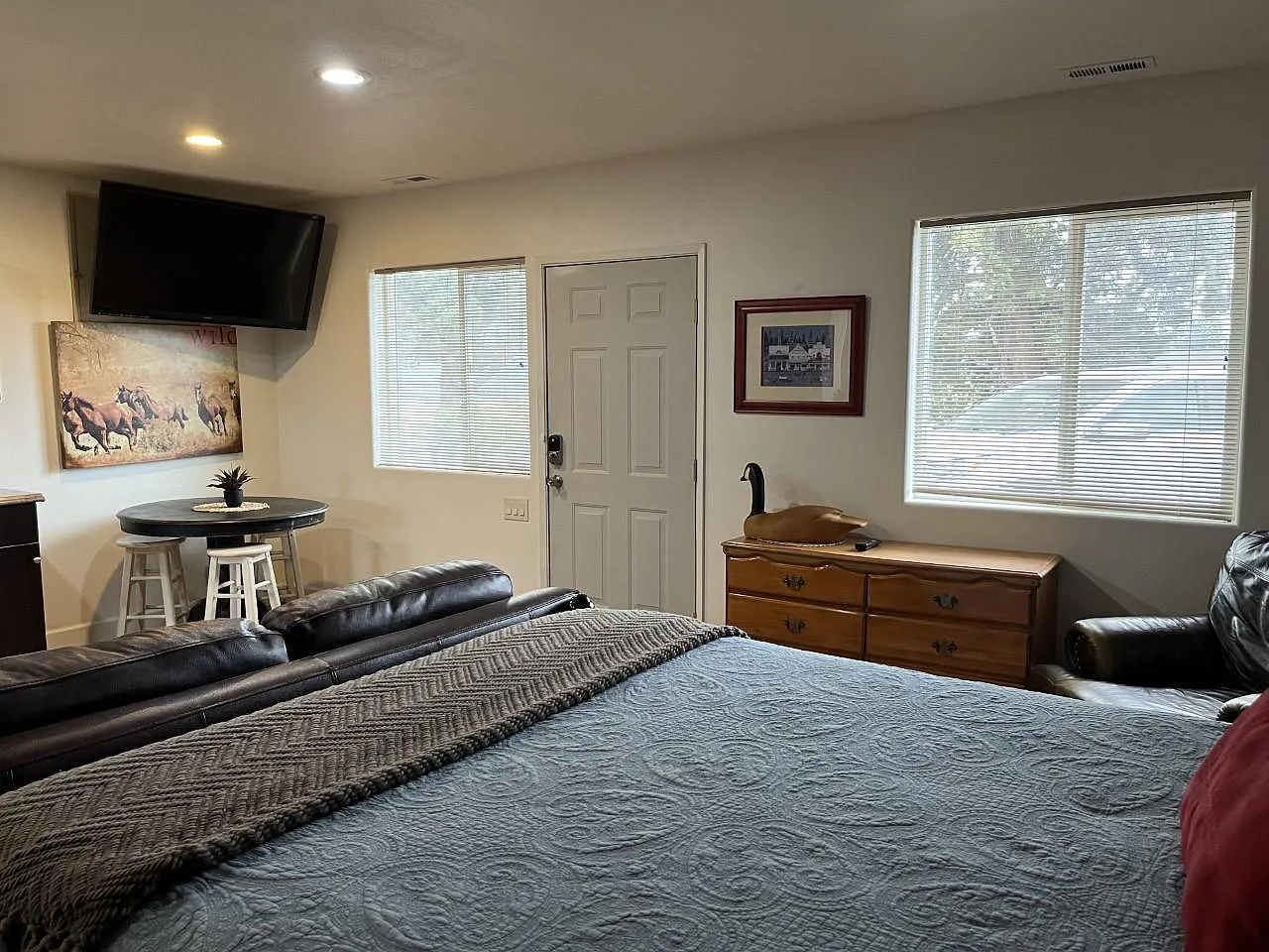 Studio, 434 sqft, $1,250 — Photo 3