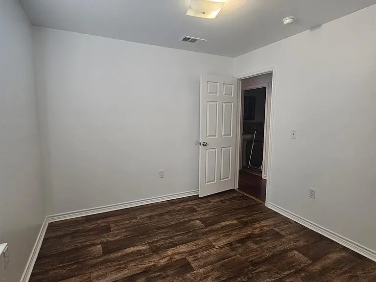 606 Trinity St — Photo 10