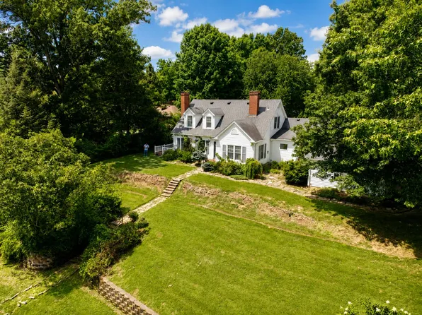 302 Peachbloom Hill Ln, Berea, KY 40403