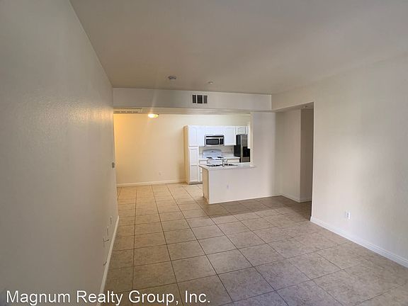 4th image of 41410 Juniper St Unit 811