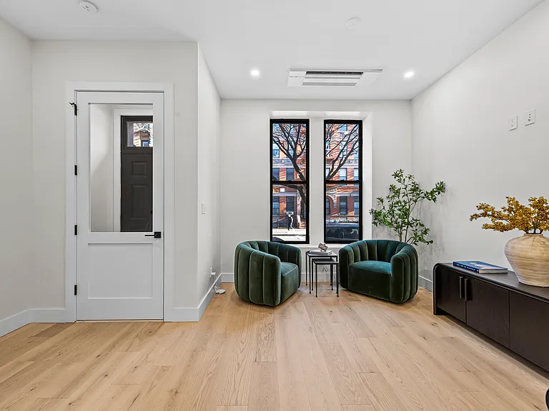 391 Manhattan Ave #TH1 — Photo 7