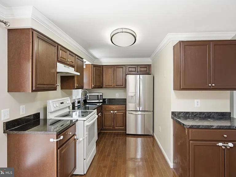 1935 Pohick Creek Ct — Photo 11