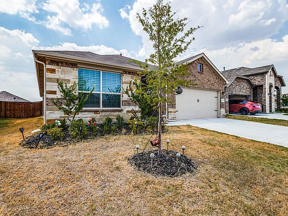 3rd image of 15837 Culford Ln