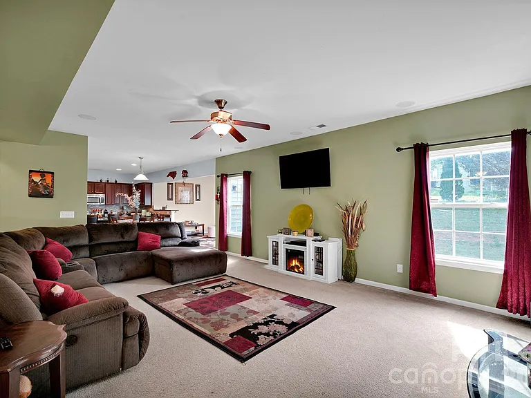 106 Ashton Dr — Photo 34
