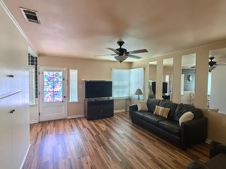 403 Brent Pl — Photo 3