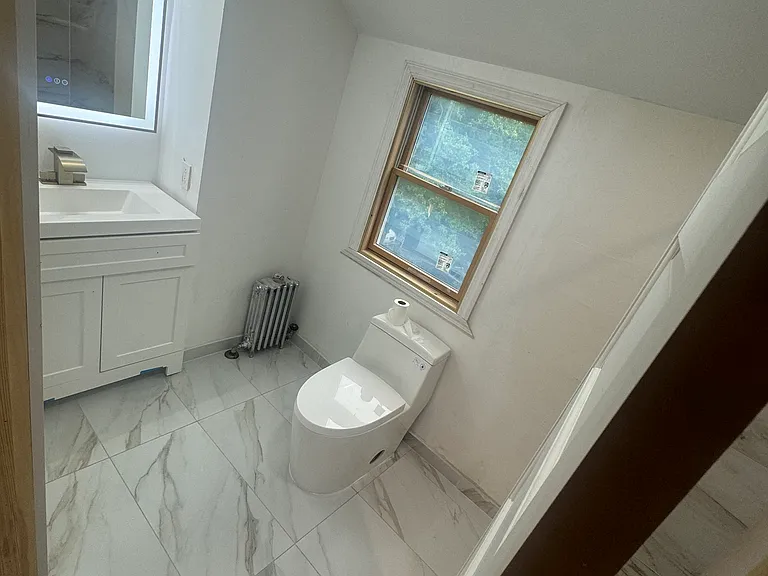 130 E 39th St #2 — Photo 8