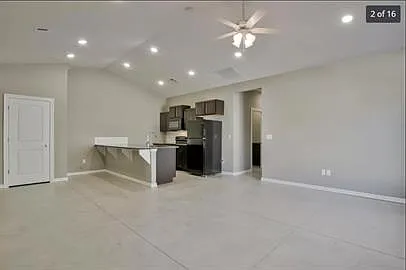 4863 N Hillside Ct — Photo 3