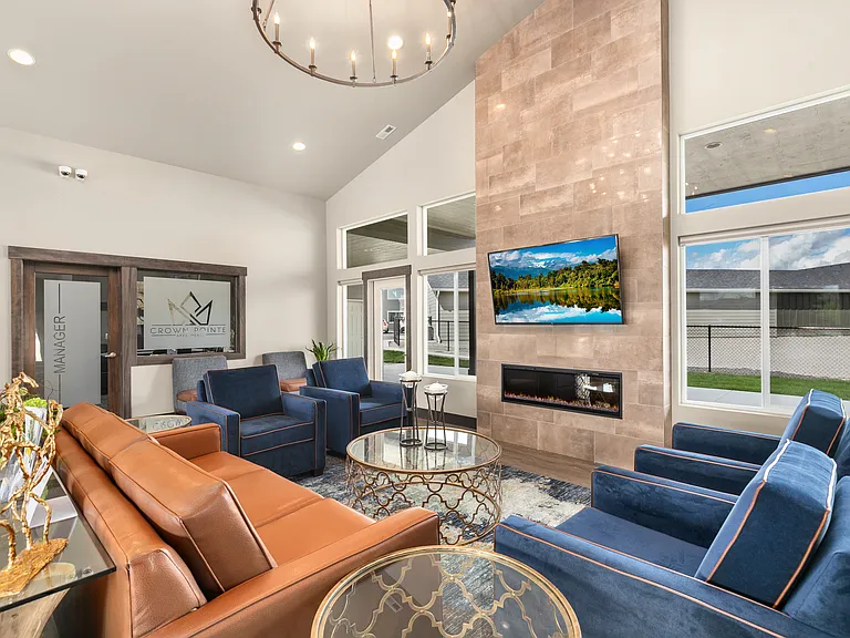 Crown Pointe Apartments — Photo 7
