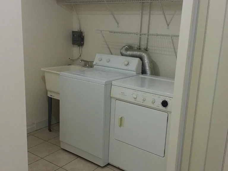 30 Cross St E #1 — Photo 6