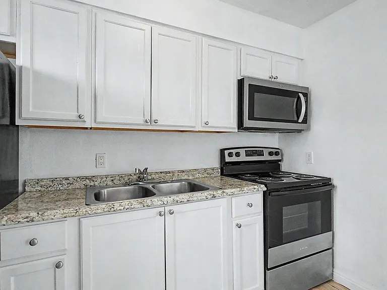 1935 Haren Dr — Photo 3
