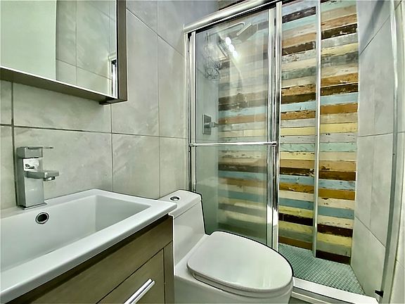 5th image of 306 Tompkins Ave APT 1R