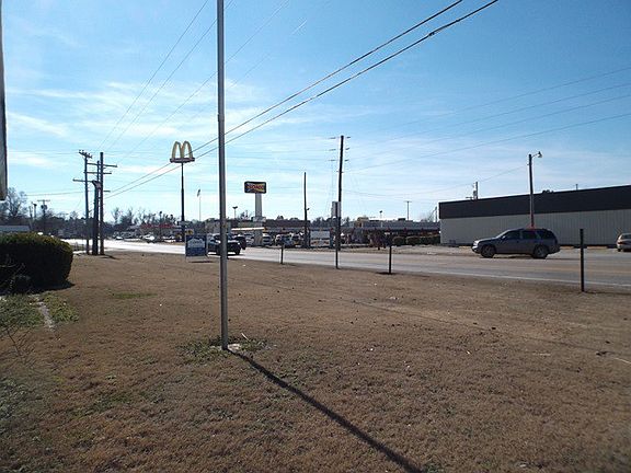 4th image of 300 N Missouri Ave