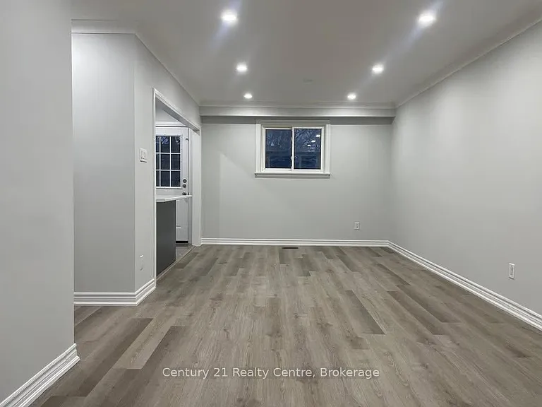 19 Athlone Ave #UPPER LVL — Photo 7
