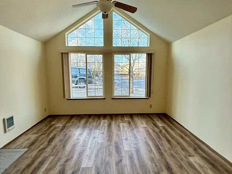 2082 NE Veronica Ln — Photo 2