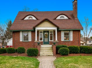 827 N Summit St, Wheaton, IL 60187