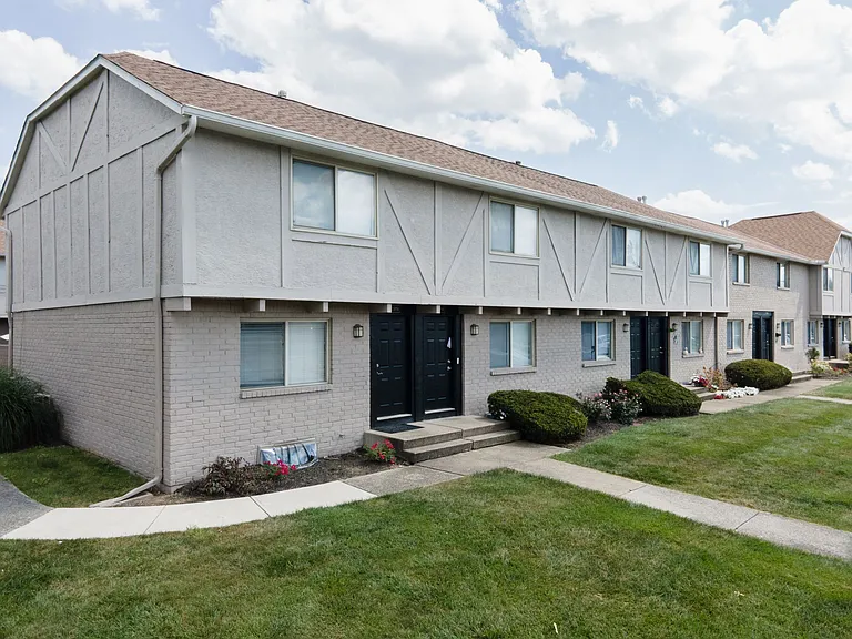 Townhomes at Fairways — Photo 4