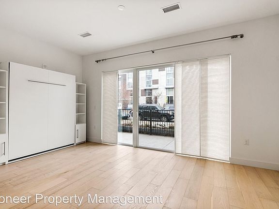3rd image of 2550 Lawrence St #105