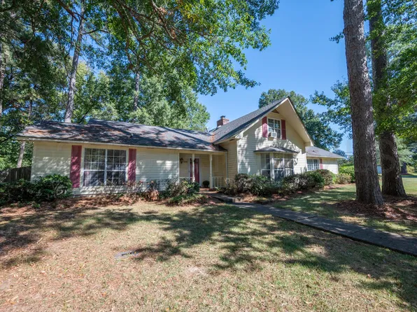 200 Honeysuckle Ln, Starkville, MS 39759