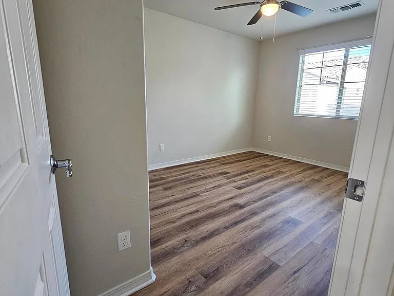2204 W Le Marche Ave — Photo 11