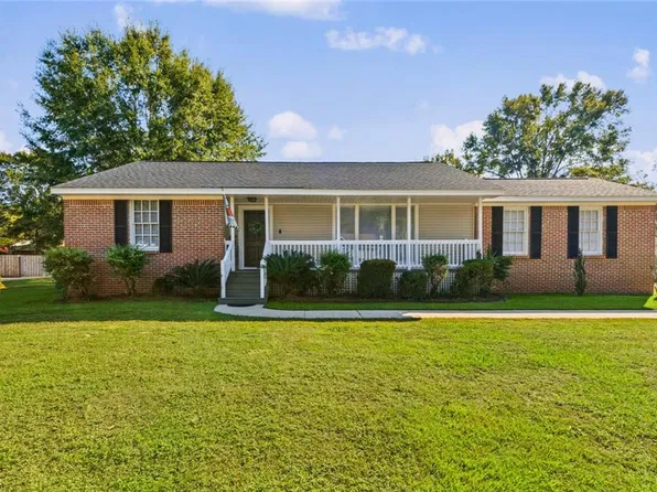 8725 Maple Dr, Semmes, AL 36575