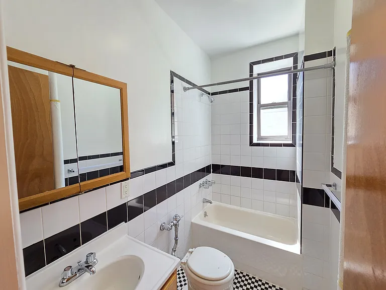 1012 Ocean Ave #4W — Photo 5