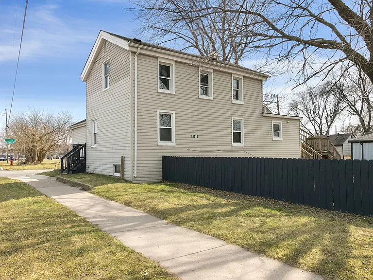 24311 Plymouth Rd — Photo 16