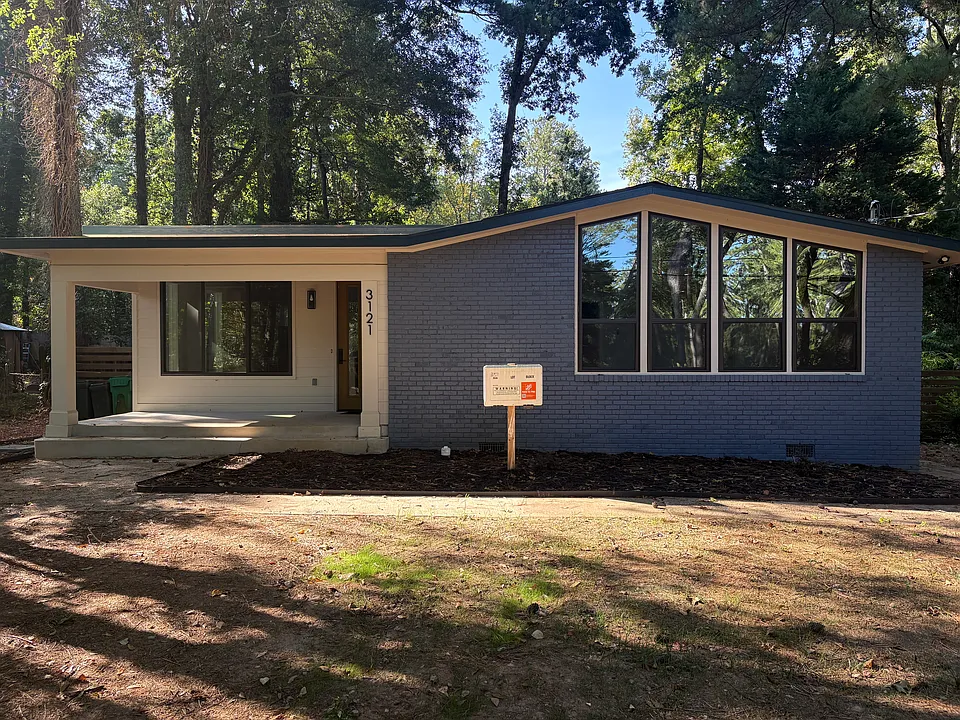 3121 Hollywood Dr