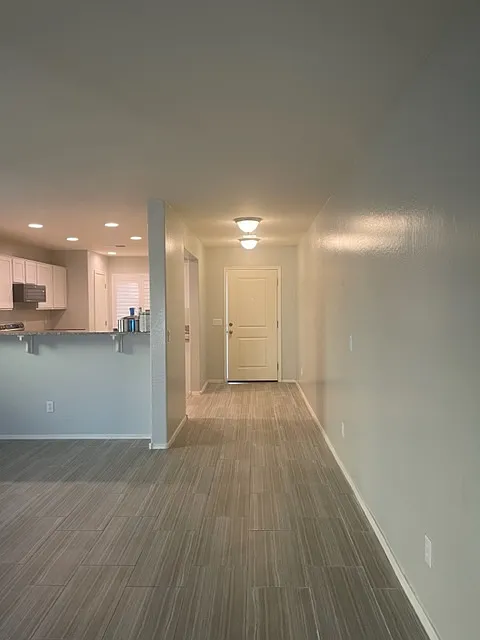3 bed, 1306 sqft, $1,995 — Photo 4